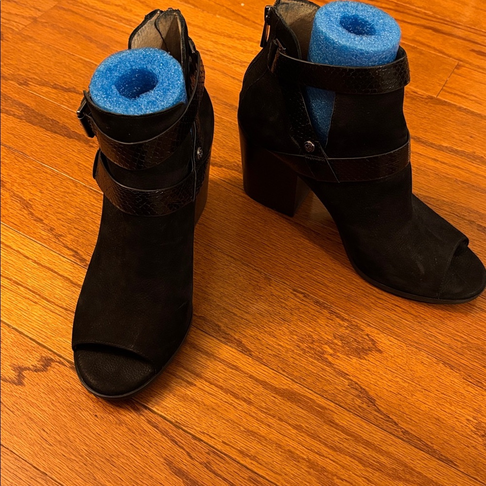 Arturo Chiang Black Block Heeled Boots